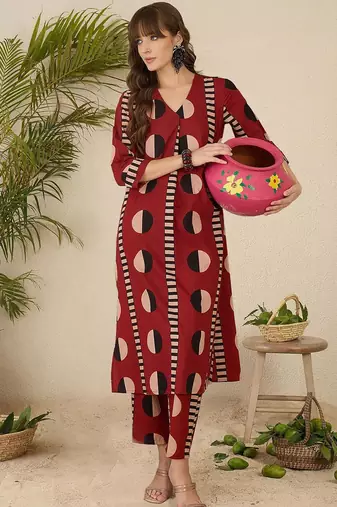 Women Printed Pleated Pure Cotton Kurta with Trousers
