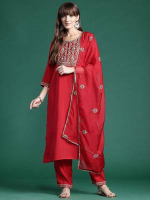 Ethnic Motifs Embroidered Liva Kurta With Trousers & Dupatta 5