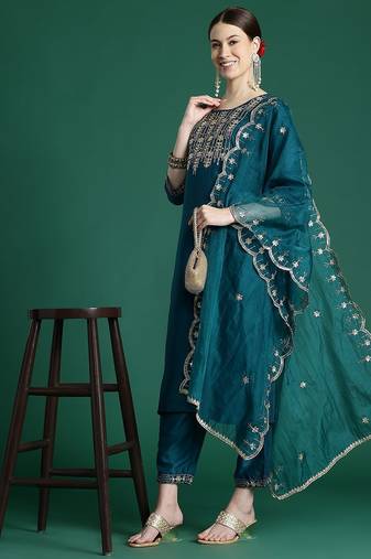 Women Floral Embroidered Regular Sequinned Kurta with Trousers & With Dupatta