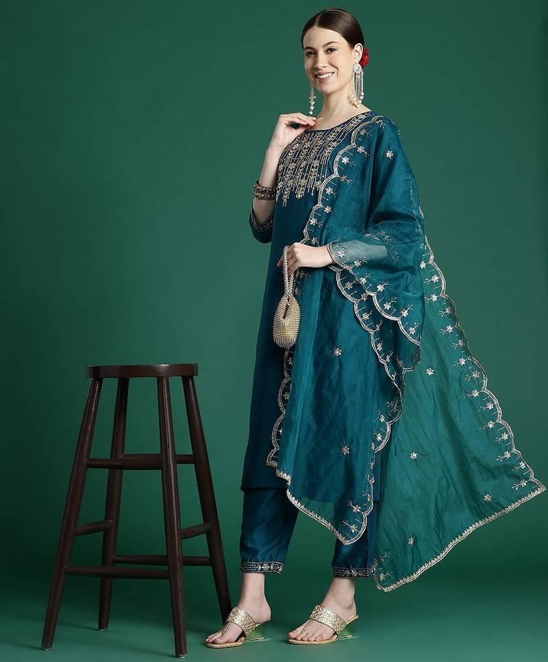Women Floral Embroidered Regular Sequinned Kurta with Trousers & With Dupatta