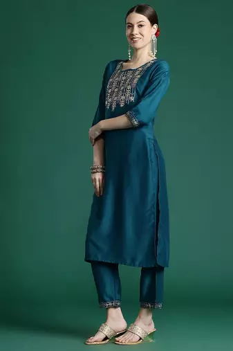 Women Floral Embroidered Regular Sequinned Kurta with Trousers & With Dupatta