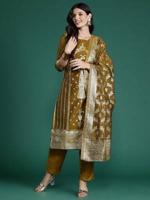 Women Ethnic Motifs Woven Design Kurta with Trousers & With Dupatta 2