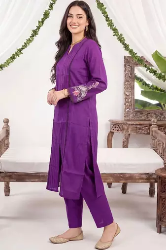 Women Ethnic Motifs Embroidered Regular Thread Work Kurta with Trousers