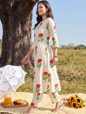 Women Floral Printed Regular Pure Cotton Kurta with Trousers 4