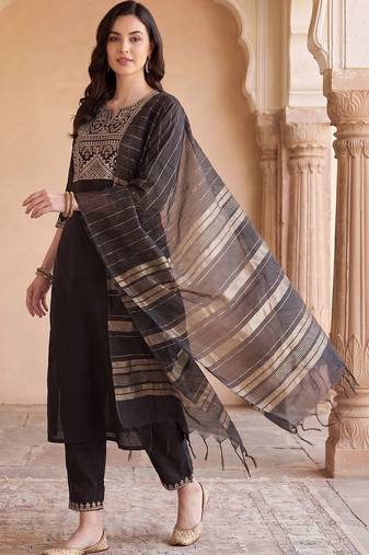 Women Ethnic Motifs Embroidered Regular Thread Work Liva Kurta with Trousers & With Dupatta