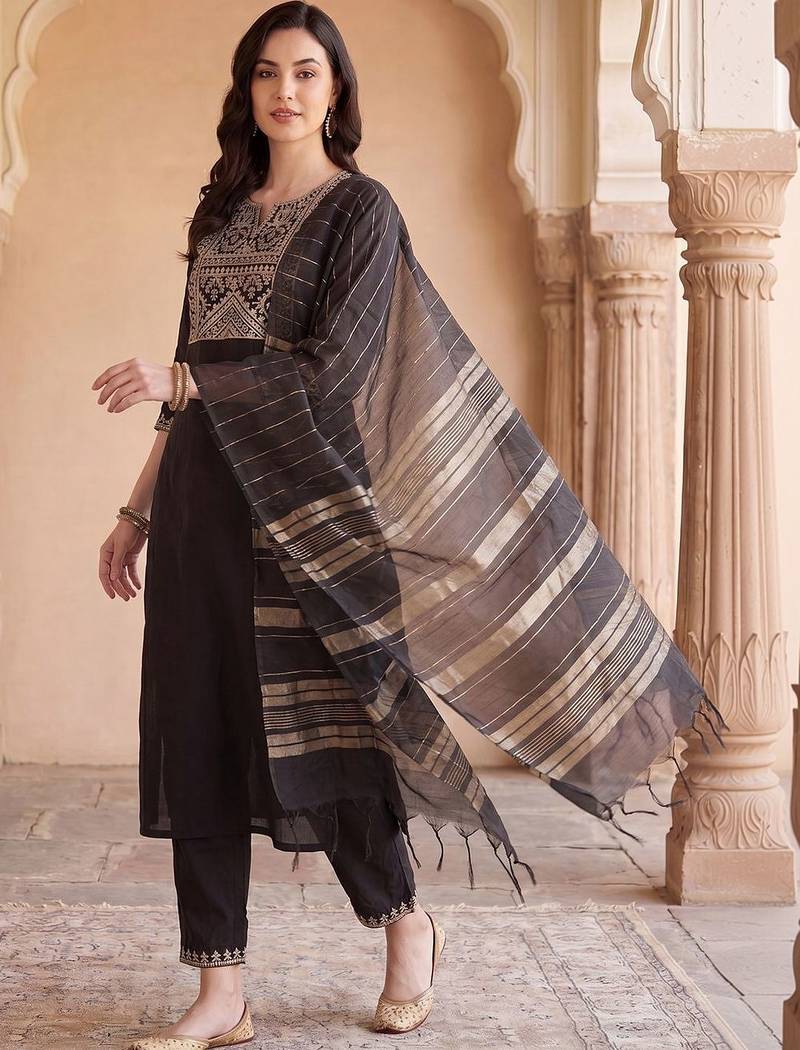 Women Ethnic Motifs Embroidered Regular Thread Work Liva Kurta with Trousers & With Dupatta