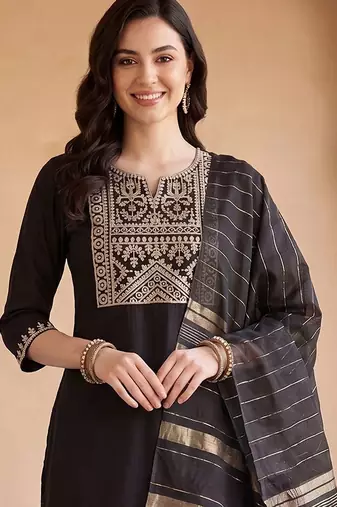 Women Ethnic Motifs Embroidered Regular Thread Work Liva Kurta with Trousers & With Dupatta