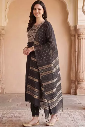 Women Ethnic Motifs Embroidered Regular Thread Work Liva Kurta with Trousers & With Dupatta