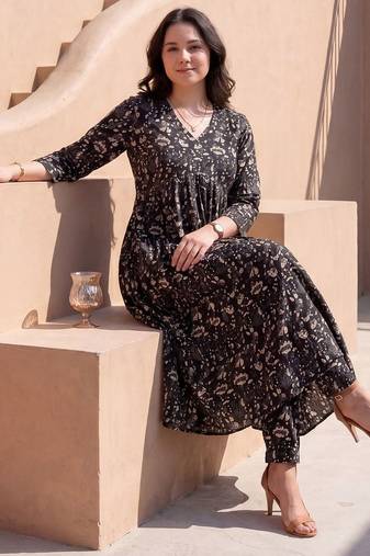 Women Ethnic Motifs Printed Tiered Pure Cotton Kurta with Trousers