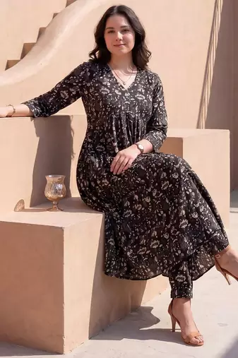 Women Ethnic Motifs Printed Tiered Pure Cotton Kurta with Trousers