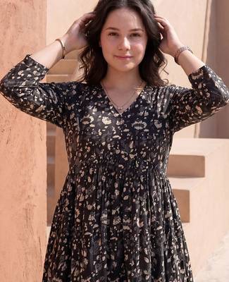 Women Ethnic Motifs Printed Tiered Pure Cotton Kurta with Trousers 2