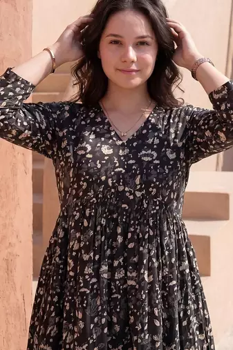 Women Ethnic Motifs Printed Tiered Pure Cotton Kurta with Trousers