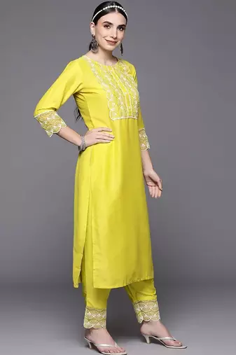 Women Ethnic Motifs Embroidered Thread Work Kurta with Trousers & Dupatta