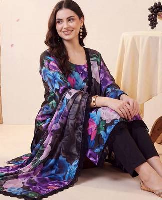 Women Floral Printed Regular Kurta with Trousers & With Dupatta 5