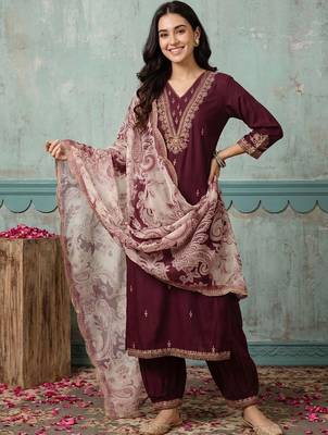 Women Ethnic Motifs Embroidered Regular Thread Work Kurta with Patiala & With Dupatta 5