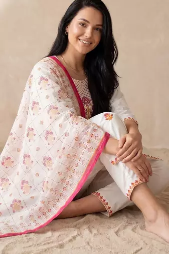 Women Floral Embroidered Regular Thread Work Pure Cotton Kurta with Trousers & With Dupatta