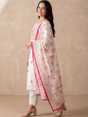Women Floral Embroidered Regular Thread Work Pure Cotton Kurta with Trousers & With Dupatta 6