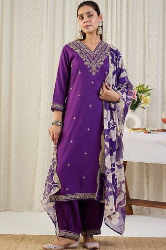 Floral Embroidered V-Neck Thread Work Kurta With Salwar & Dupatta