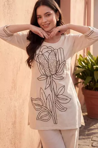 Women Floral Embroidered Regular Thread Work Pure Cotton Kurti with Trousers