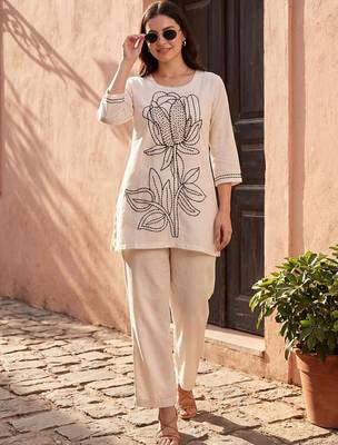 Women Floral Embroidered Regular Thread Work Pure Cotton Kurti with Trousers 3