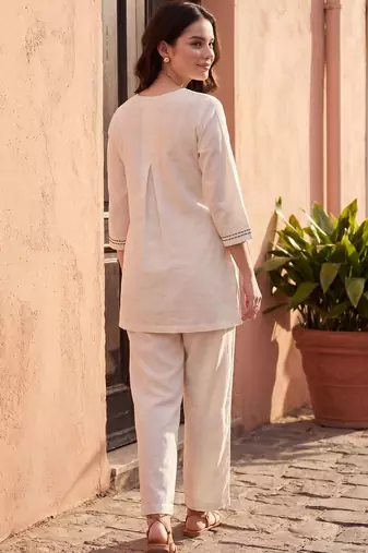 Women Floral Embroidered Regular Thread Work Pure Cotton Kurti with Trousers