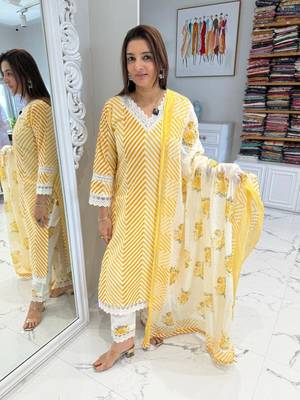 Women's Cotton Lehriya Printed Kurta and Floral print  Pant with Dupatta Set 1