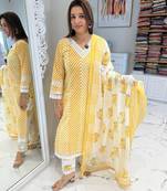 Women's Cotton Lehriya Printed Kurta and Floral print  Pant with Dupatta Set