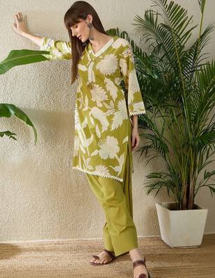 Women Floral Printed Regular Pure Cotton Kurta with Trousers 2