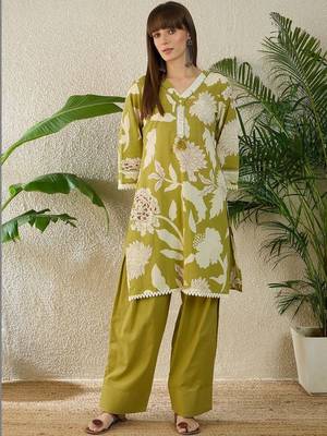 Women Floral Printed Regular Pure Cotton Kurta with Trousers 3