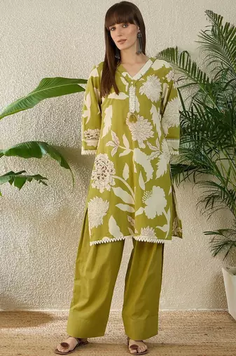 Women Floral Printed Regular Pure Cotton Kurta with Trousers