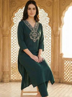 Women Ethnic Motifs Embroidered Regular Thread Work Kurta with Trousers 1