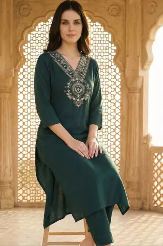 Women Ethnic Motifs Embroidered Regular Thread Work Kurta with Trousers