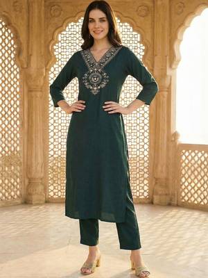 Women Ethnic Motifs Embroidered Regular Thread Work Kurta with Trousers 4