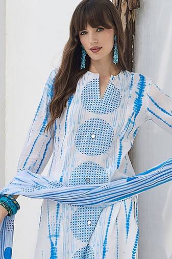 Women Geometric Dyed Cotton Kurta with Trouser & Dupatta