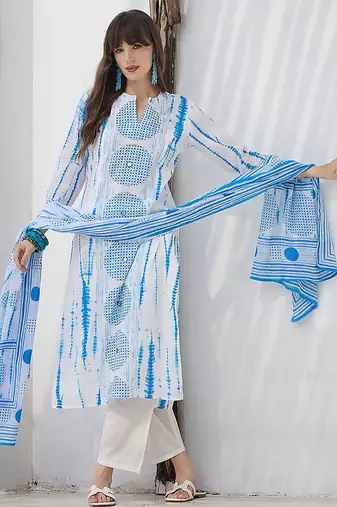 Women Geometric Dyed Cotton Kurta with Trouser & Dupatta