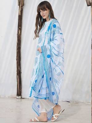 Women Geometric Dyed Cotton Kurta with Trouser & Dupatta 4
