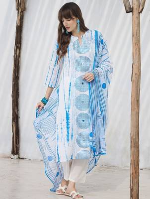 Women Geometric Dyed Cotton Kurta with Trouser & Dupatta 7