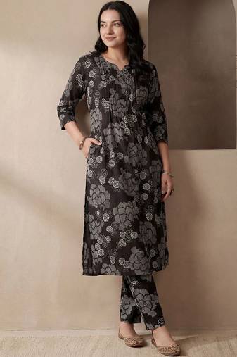 Women Floral Printed Regular  Cotton Kurta with Trousers