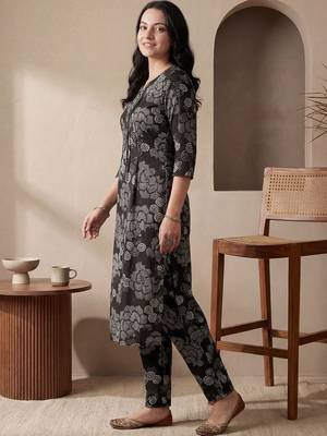 Women Floral Printed Regular Pure Cotton Kurta with Trousers 3