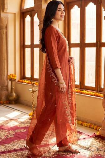 Women Ethnic Motifs Embroidered Regular Thread Work Kurta with Trousers & With Dupatta