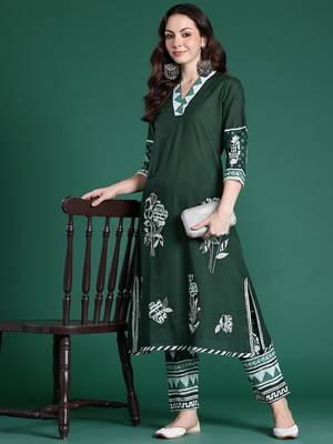 Floral Printed Regular Pure Cotton Kurta with Trousers 1