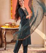 Women Floral Embroidered Regular Thread Work Kurta with Trousers & With Dupatta