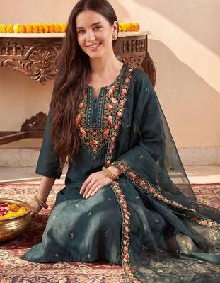 Women Floral Embroidered Regular Thread Work Kurta with Trousers & With Dupatta 2