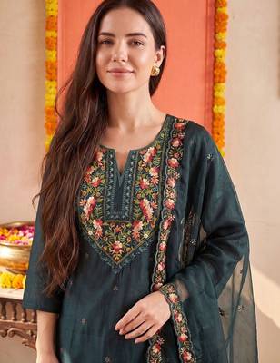 Women Floral Embroidered Regular Thread Work Kurta with Trousers & With Dupatta 3