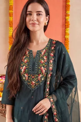 Women Floral Embroidered Regular Thread Work Kurta with Trousers & With Dupatta