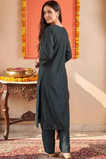 Women Floral Embroidered Regular Thread Work Kurta with Trousers & With Dupatta