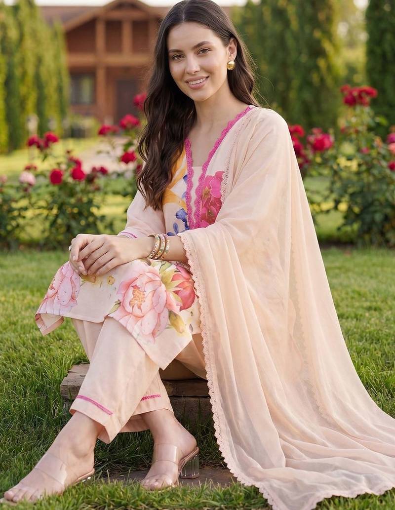Women Floral Printed Regular Linen Kurta with Trousers & With Dupatta