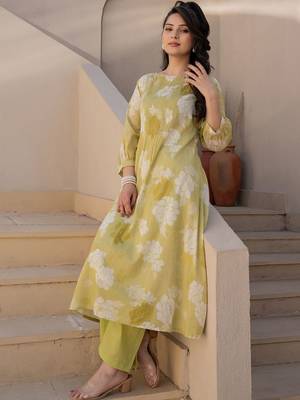 Women Floral Printed Regular Pure Cotton Kurta with Trousers 1