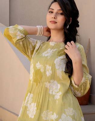 Women Floral Printed Regular Pure Cotton Kurta with Trousers 2