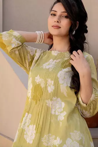 Women Floral Printed Regular Pure Cotton Kurta with Trousers